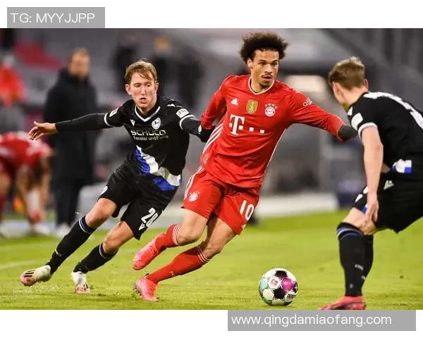 世界杯焦点战：拜仁小胜巴萨全场沸腾瞬间引发热议