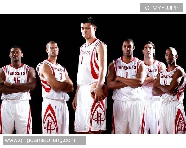 詹姆斯与姚明的篮球传奇对决：两位巨星的巅峰时刻与友谊故事