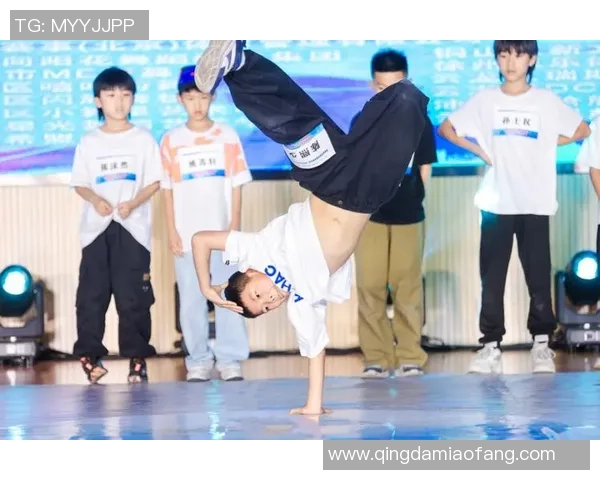 重庆街舞队的默契配合与团队精神探讨