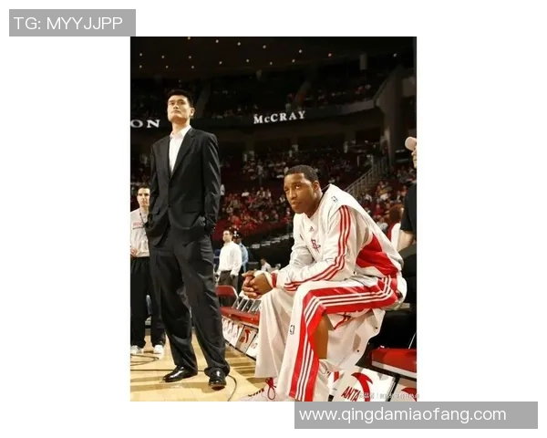 马布里与姚明的经典瞬间回顾两位篮球巨星的辉煌岁月与友谊故事 马布里与姚明的经典瞬间回顾两位篮球巨星的辉煌岁月与友谊故事