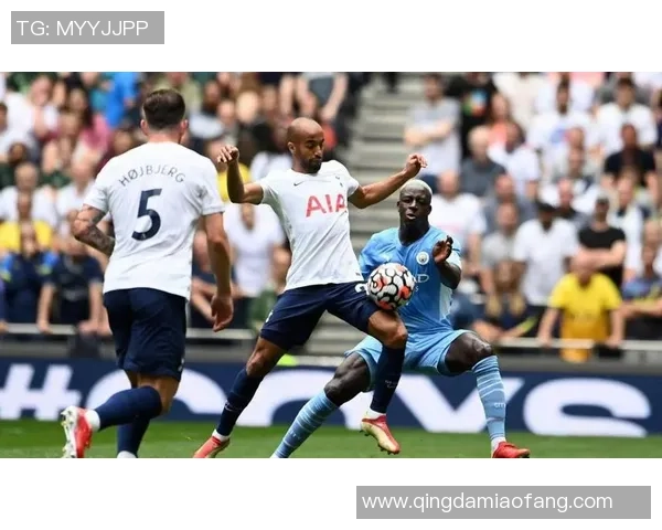 英超激战：热刺与曼城战成平局乌龙球成比赛转折点分析